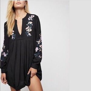FREE PEOPLE Mia Embroidered Boho Black Mini Shift  Dress Sz XS